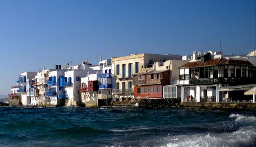 Ξυλοδαρμός μητέρας στη Μύκονο: Νέα επίθεση καταγγέλλει φίλη της 44χρονης - "Από τραμπούκους φίλους του 17χρονου γιου"