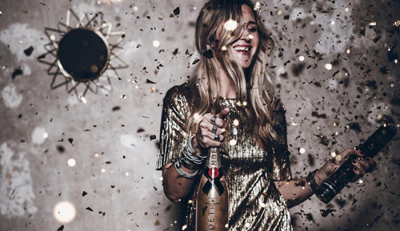 ΙT’S PARTY TIME! Όσο και αν ξενυχτήσεις, αύριο τα μάτια σου θα δείχνουν ξεκούραστα! Μάθε πώς!