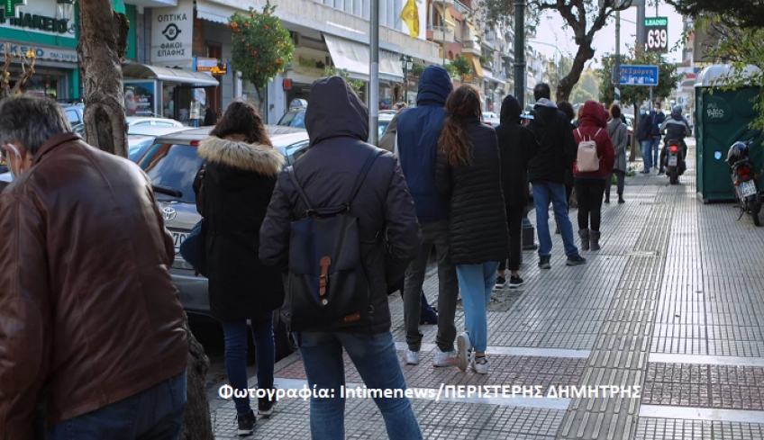 Μετάλλαξη Όμικρον: Τα συμπτώματα και ποιο τεστ πρέπει να κάνουμε -Ειδικοί εξηγούν