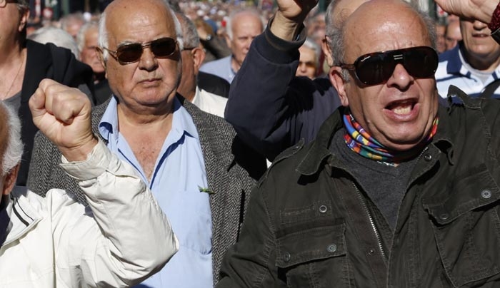Πέντε κρυφές «ανατροπές» που ανεβάζουν τα όρια ηλικίας για σύνταξη με 15, 25 και 35 έτη