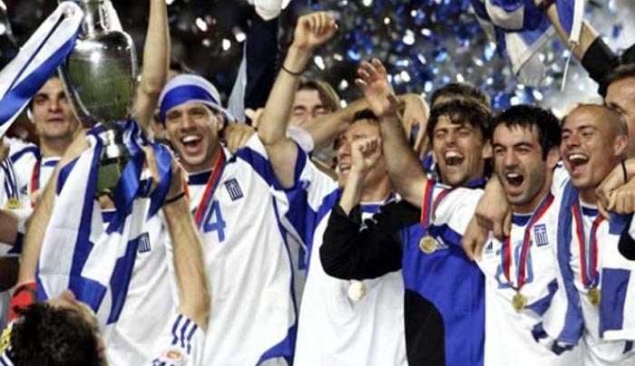 12 χρόνια πριν όλη η Ελλάδα ήταν στους δρόμους και πανηγύριζε - ΦΩΤΟ
