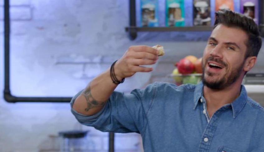 Ο Άκης Πετρετζίκης μπήκε στο Kitchen Lab του Alpha με μισό εκ. τηλεθεατές