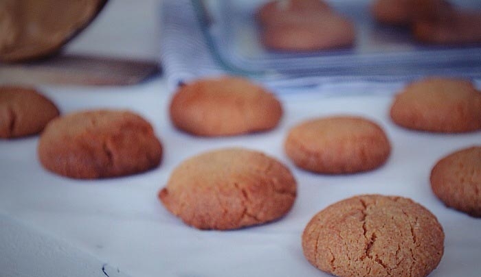 Υπέροχα Cookies με φυστικοβούτυρο με 3 μόνο υλικά!