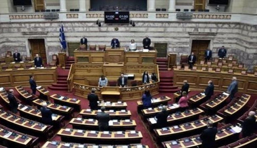 Βουλή: Ενός λεπτού σιγή στη μνήμη του Δ. Κρεμαστινού- Χορηγία 1 εκατ. ευρώ στο σωματείο «Δωδεκανησιακή Μέλισσα»
