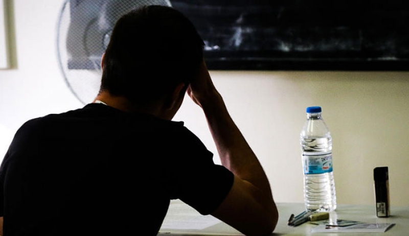 Πειράματα Γαβρόγλου με τις Πανελλαδικές: Γκρίζες ζώνες και… τζογάρισμα