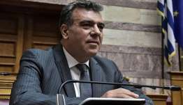 ΜΑΝΟΣ ΚΟΝΣΟΛΑΣ: «Καταργείται το τέλος επιτηδεύματος, μειώνεται η προκαταβολή φόρου, μέτρα στήριξης για την κοινωνία»