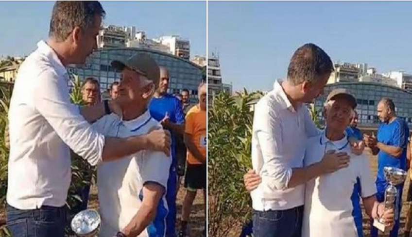 Τιμήθηκε από τον Δήμαρχο Αθηναίων Κώστα Μπακογιάννη, ο Δωδεκανήσιος Παγκόσμιος πρωταθλητής Κωνσταντίνος Χατζηεμμανουήλ
