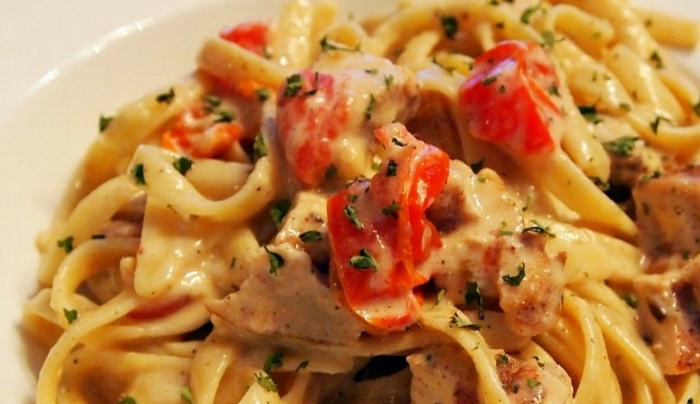 Πανεύκολα, με έναν κόπο, Fettuccine με τρελό κοτοπουλάκι!