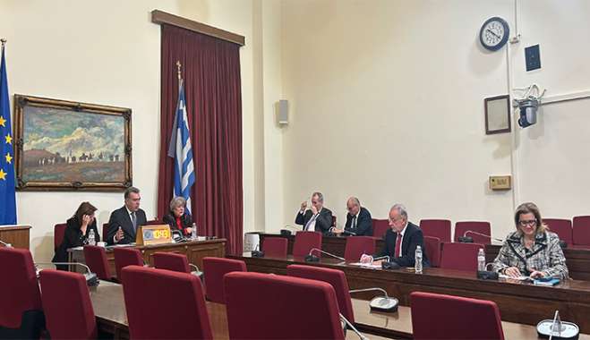 «Ο Μάνος Κόνσολας φέρνει στη Βουλή τις αυξήσεις στα εισιτήρια και τα προβλήματα της ακτοπλοΐας, τη λειψυδρία και το δημογραφικό πρόβλημα στα νησιά».