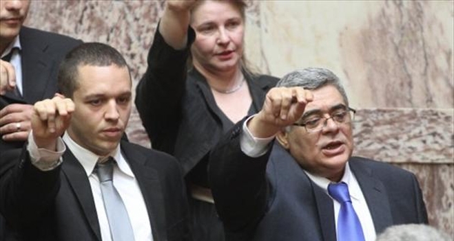 Βγήκαν τα μαχαίρια στην Χ.Α.