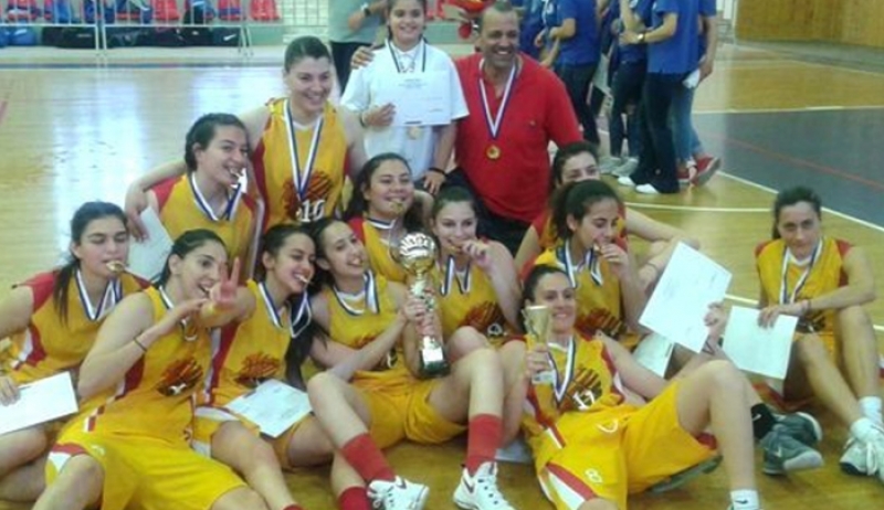 Προς έναν όμιλο οι γυναίκες!