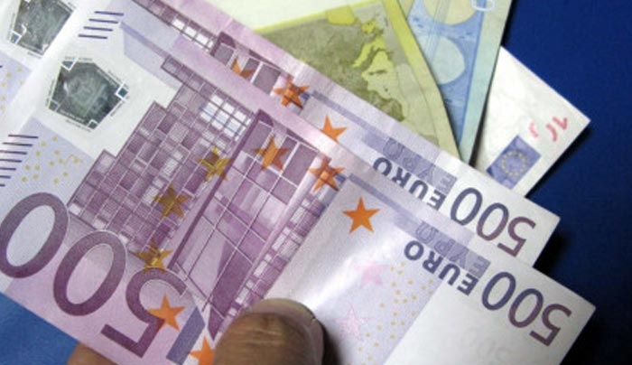 Χαράτσι σε όσους πληρώνουν με δόσεις