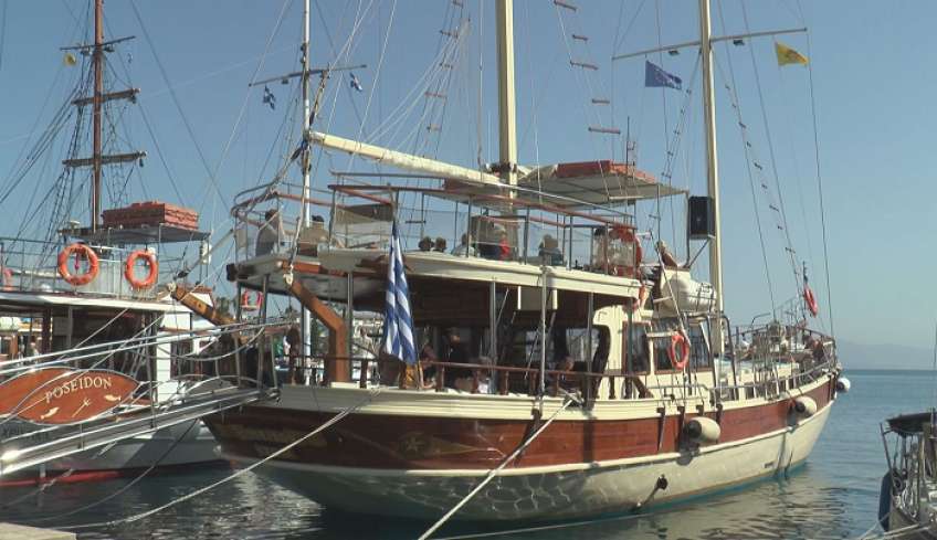 Γεμάτα με κόσμο πραγματοποιούν τις εκδρομές τους τα ημερόπλοια!