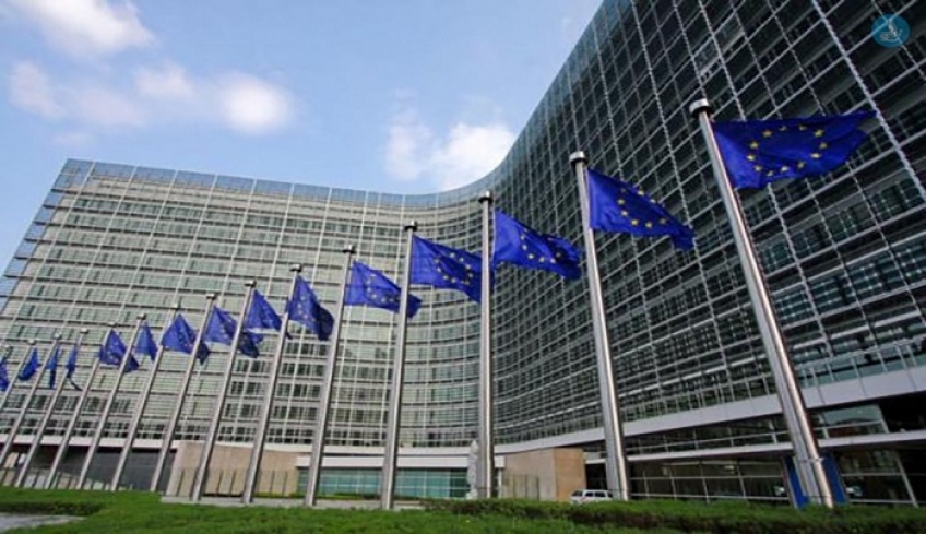 Έκθεση Ευρωπαϊκής Επιτροπής: Απολύστε συμβασιούχους – Κόψτε «προσωπικές διαφορές» στους μισθούς