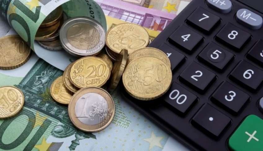 Σενάρια για μείωση εισφορών για τους επαγγελματίες