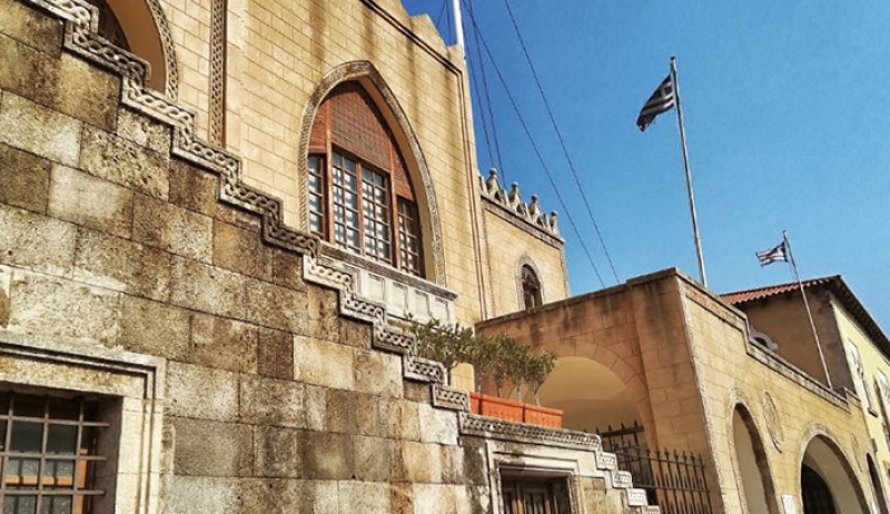 Με συμπάθεια  βλέπουμε την αγωνιώδη προσπάθεια κάποιων να κρατηθούν στην επικαιρότητα