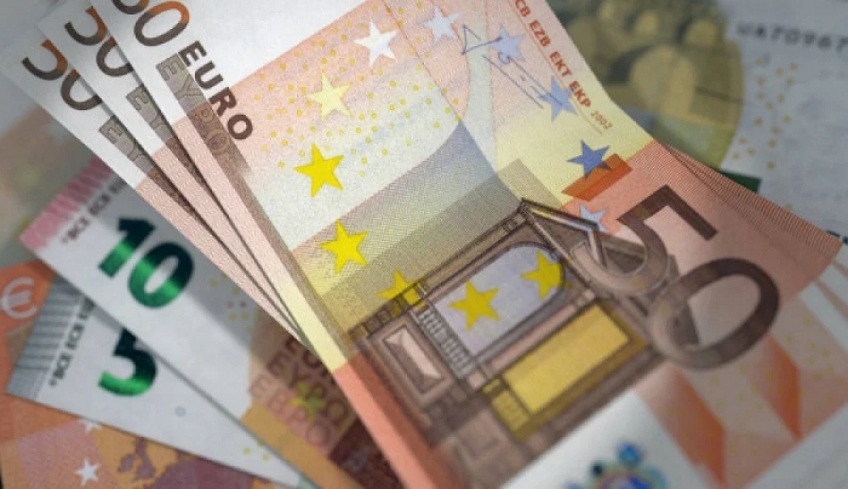 Χριστουγεννιάτικο «μέρισμα» 900 ευρώ για ευάλωτα νοικοκυριά: Αυτοί είναι οι δικαιούχοι που θα το πάρουν φέτος