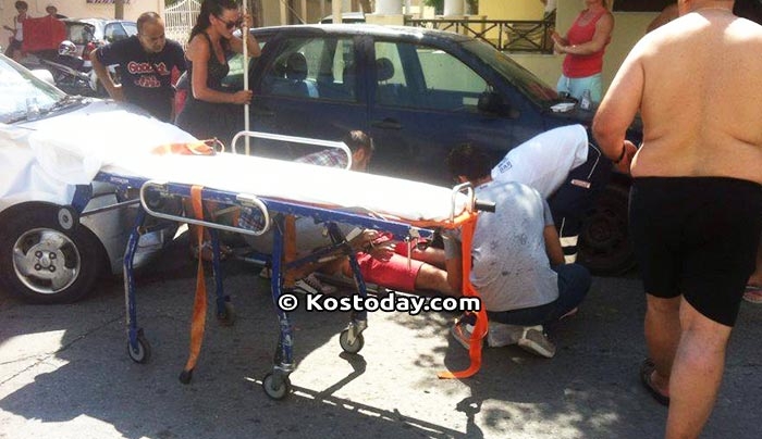 EKTAKTO: Τροχαίο ατύχημα στην συμβολή των οδών Βερροιοπούλου και Ιερού Λόχου (φωτό)