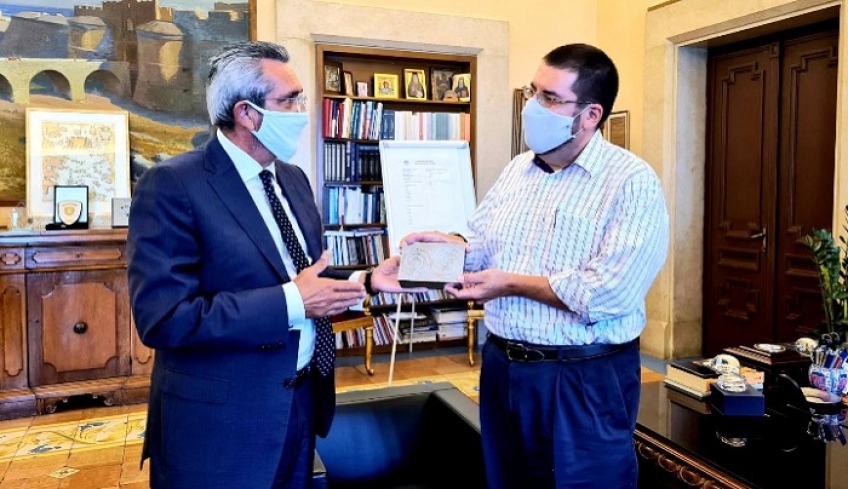 Εθιμοτυπική συνάντηση του Επιτετραμμένου στην Πρεσβεία των Η.Π.Α. στην Αθήνα, David Burger, με τον Περιφερειάρχη Γιώργο Χατζημάρκο