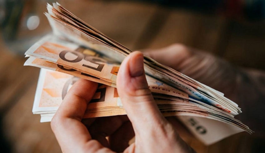 Πληρωμές σε 172.000 δικαιούχους από e-ΕΦΚΑ και ΟΑΕΔ από τη Δευτέρα