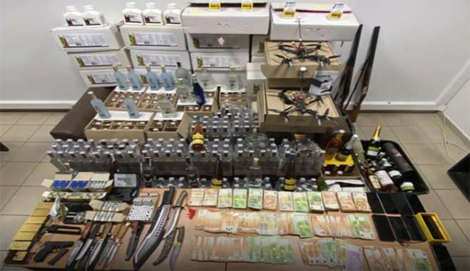 Εξαρθρώθηκε εγκληματική οργάνωση, τα μέλη της οποίας δραστηριοποιούνταν στη λαθρεμπορία αλκοολούχων ποτών και στην παράνομη εισαγωγή και διακίνηση παράνομων και πλαστών φυτοπροστατευτικών προϊόντων