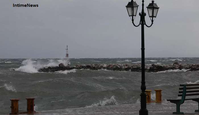 Σε ισχύ παραμένει το απαγορευτικό απόπλου από Πειραιά, Λαύριο και Ραφήνα