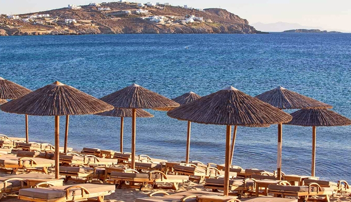 Με νέα απόφαση επανήλθαν τα τραπεζάκια πάνω στο κύμα