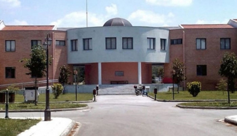 Σοκ στις Σέρρες για τη δράση του καθηγητή - Πώς εκβίαζε τους φοιτητές ο "Mr φακελάκης" με το περουκίνι