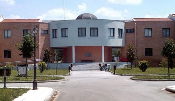 Σοκ στις Σέρρες για τη δράση του καθηγητή - Πώς εκβίαζε τους φοιτητές ο "Mr φακελάκης" με το περουκίνι