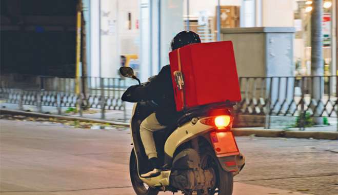 Διανομείς στο έλεος του αλγόριθμου που ελέγχει τη δουλειά τους – «Είναι ένας εφιάλτης»