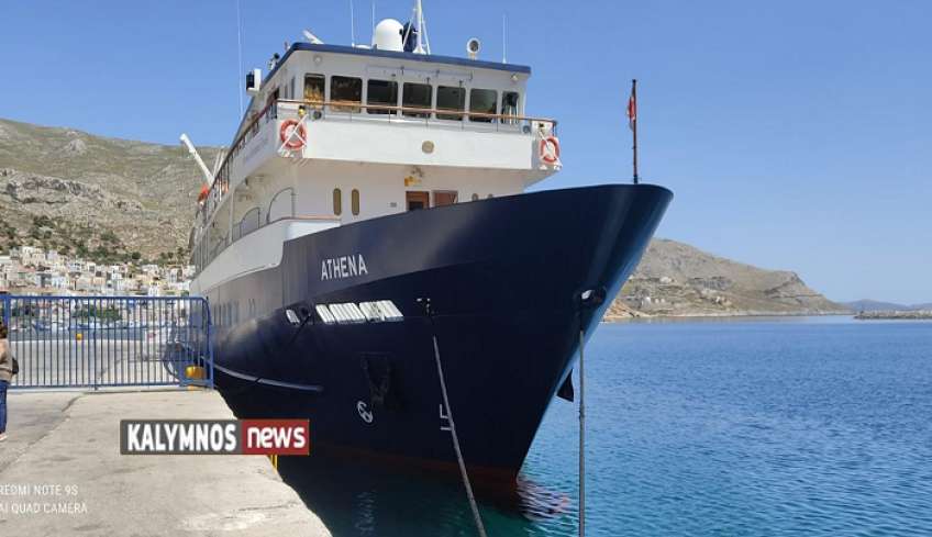 Κυριακή του ΠΑΣΧΑ το μικρό κρουαζιερόπλοιο “ATHENA” στην Κάλυμνο.