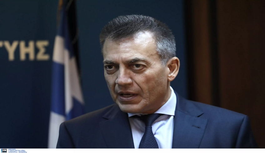 Βρούτσης για ελεύθερους επαγγελματίες: Πως θα ρυθμιστούν οι οφειλές – Τι θα γίνει με το δώρο Χριστουγέννων