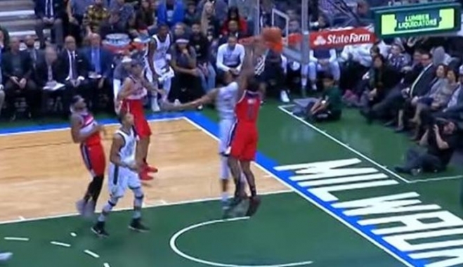 NBA: Στην κορυφή του TOP-5 ο Αντετοκούνμπο με τρομερή τάπα!