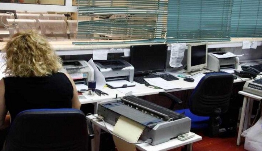 Δημόσιοι υπάλληλοι: Τι αλλάζει για μετατάξεις, αποσπάσεις και άδειες