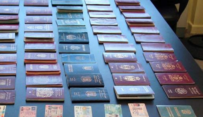 Τεράστιο κύκλωμα πλαστών εγγράφων η αφορμή για την «καραντίνα» σε Ελληνες επιβάτες στα γερμανικά αεροδρόμια