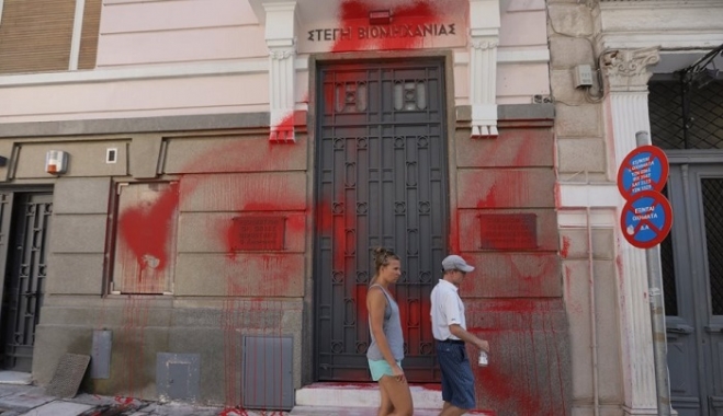 Απειλές Ρουβίκωνα μετά τις συλλήψεις για «παρεμβάσεις» σε τουριστικά μέρη