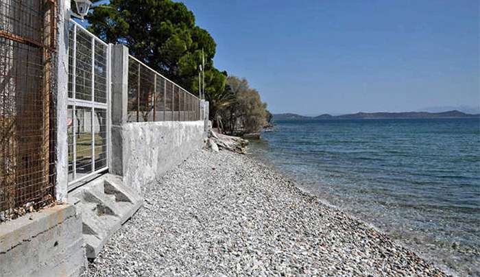 Νόμιμα ακίνητα στον αιγιαλό: Πώς θα τα σώσετε από κατεδαφίσεις - Τι προβλέπει εγκύκλιος από το ΥΠΟΙΚ