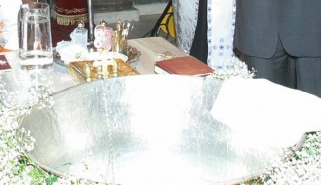 Γυαλιά καρφιά τα 'κανε γιαγιά στην Εκκλησία, διακόπτοντας την βάφτιση