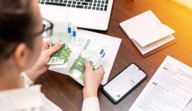 Επίδομα εξομάλυνσης 300 ευρώ αντί προσωπικής διαφοράς: Σε ποιους δημοσίους υπαλλήλου θα δοθεί