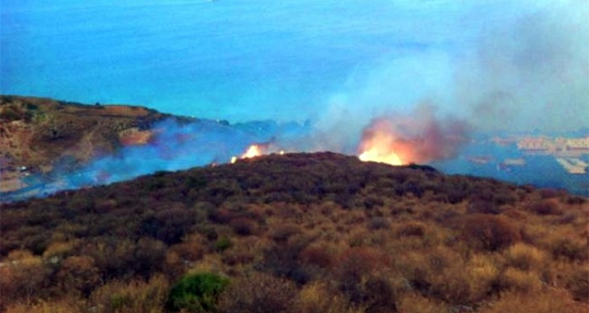 ΦΩΤΙΑ κάτω από το κάστρο της Αντιμάχειας το απόγευμα