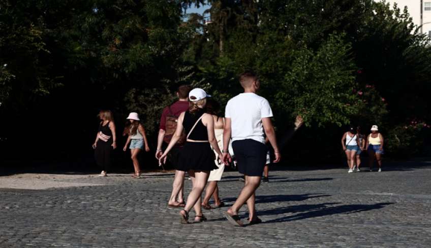 Σε ποια ηλικία οι Έλληνες εγκαταλείπουν το πατρικό τους - Τι έδειξε έρευνα της Eurostat