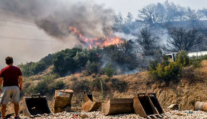 Μεγάλες είναι οι καταστροφές από τη φωτιά στην Πάτρα Eurokinissi
