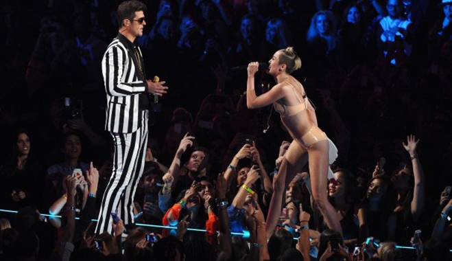 “Καλλιτέχνης της χρονιάς” για το MTV η Miley Cyrus