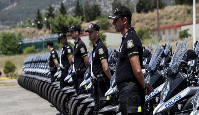 Η αστυνομία γιορτάζει με ένα βίντεο: Μηχανές, ελικόπτερα, ποδήλατα και σκύλοι