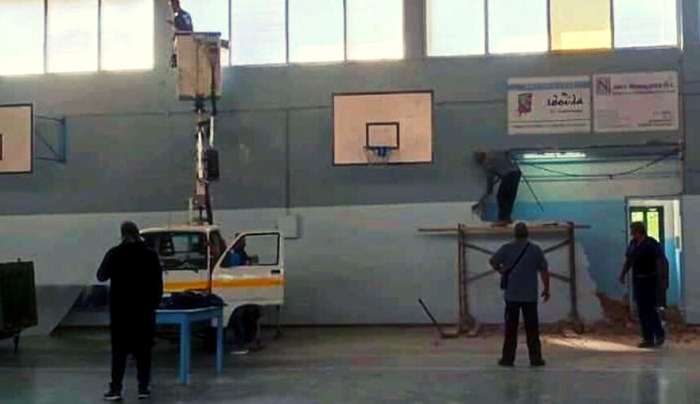 Ξεκίνησε η τοποθέτηση του νέου παρκέ στην Κάλυμνο