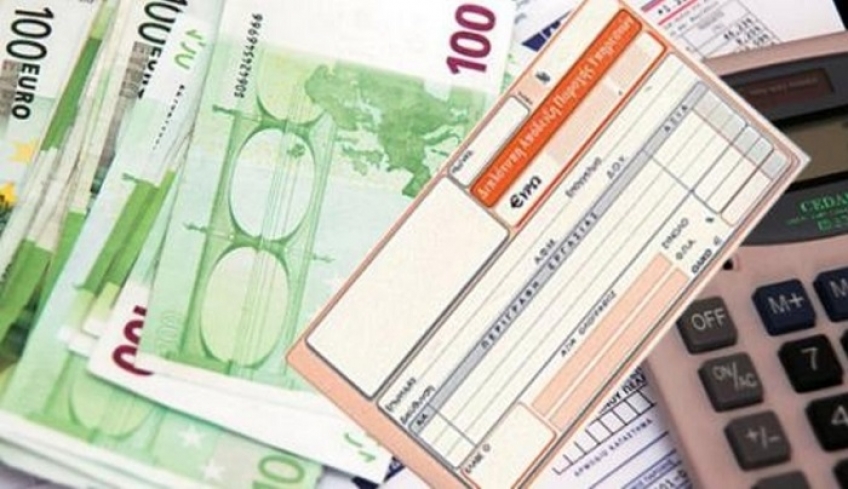 ΑΑΔΕ: Πώς και πότε φορολογούνται τα «μπλοκάκια» (παραδείγματα)