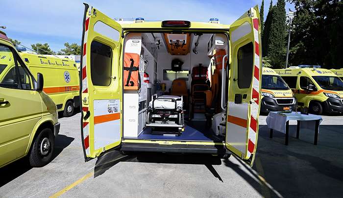 Δωρεά 20 εξοπλισμένων ασθενοφόρων στο ΕΚΑΒ από την Ένωση Ελλήνων Εφοπλιστών