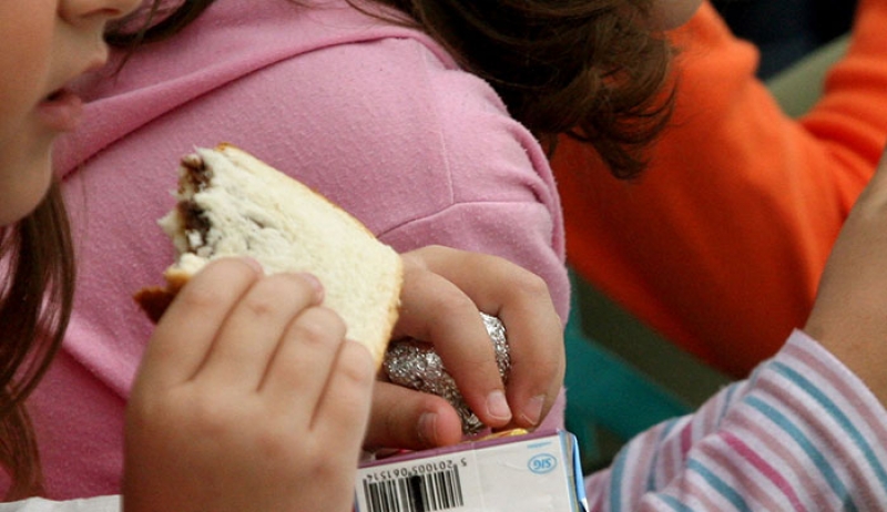 Σε ΦΕΚ η υπουργική απόφαση για τα σχολικά γεύματα