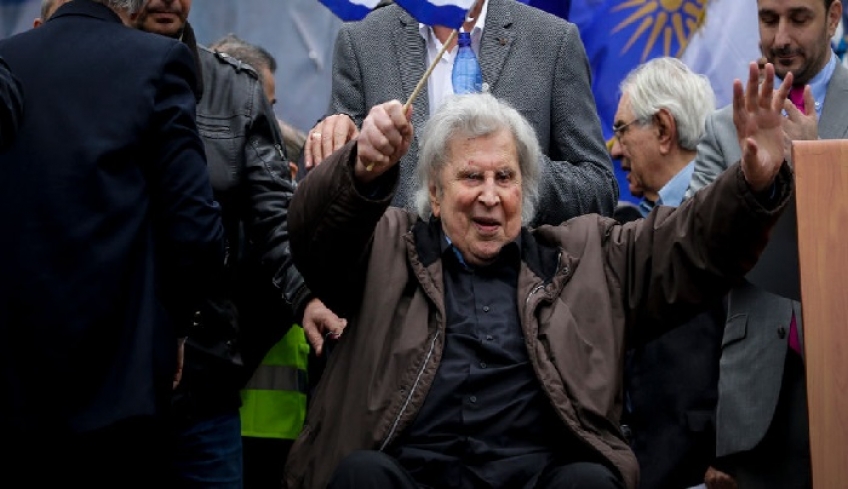 Οργισμένος Μίκης Θεοδωράκης: Η κυβέρνηση δεν εκπροσωπεί τον λαό!