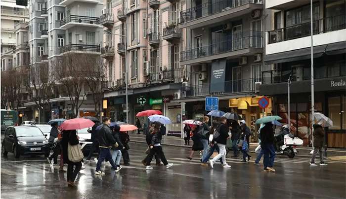 Καιρός σήμερα: Βροχές και καταιγίδες σε όλη τη χώρα – Δεν ξεπερνά τους 29°C η θερμοκρασία